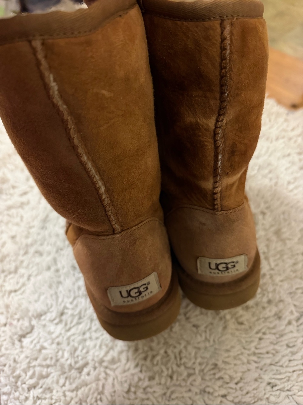 UGG Classic Short Suede Boots in Chestnut Brown womens size 9